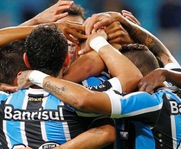 Grupo do Grêmio comemora vitória 