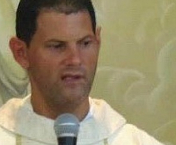 Padre Carlos Assis morreu na frente dos fiéis durante missa em Cariacica