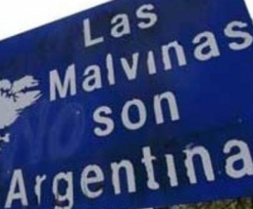 Cartaz na cidade argentina de Gualeguaychu, fotogragado em 19 de fevereiro, reivindica a posse das Malvinas