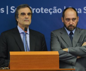 O ministro da Justiça, José Eduardo Cardozo, e o advogado-geral da União, Luís Inácio Adams, falam sobre relatório do  TCU  sobre  atrasos  nos  repasses  da  União  aos  bancos  públicos    