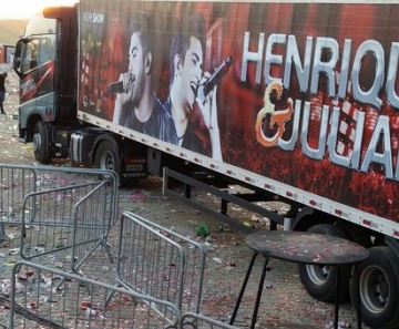 Carreta do caminhão de Henrique e Juliano roubada nesta quarta-feira, 22. Baú foi encontrado intacto