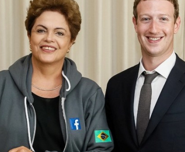 A presidente Dilma Rousseff e o criador do Facebook, Mark Zuckerberg, durante encontro no Panamá 