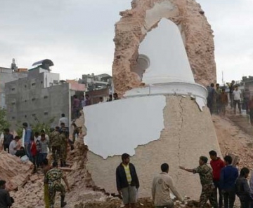 Torre Darahara, em Katmandu, ficou em ruínas.