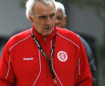 Jorge Fossati chegou até a semifinal da Libertadores, mas acabou demitido em 2010 