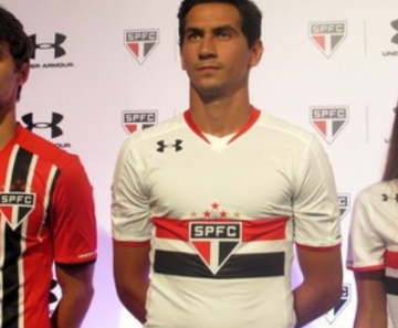 Novo uniforme do São Paulo lançado no início do mês não tem patrocínio, mas clube busca acordo para exposição nas mangas 