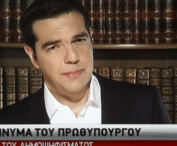 O primeiro-ministro da Grécia, Alexis Tsipras, faz pronunciamento na TV nesta sexta-feira (3) 