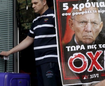 Um pôster no centro da Grécia mostra uma imagem do ministro das Finanças alemão, Wolfgang Schaeuble, com o slogan: Há cinco anos ele vem sugando seu sangue. 