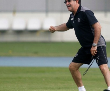 René Simões acredita que o Botafogo entrará em campo, nesta sexta, com uma nova atitude 