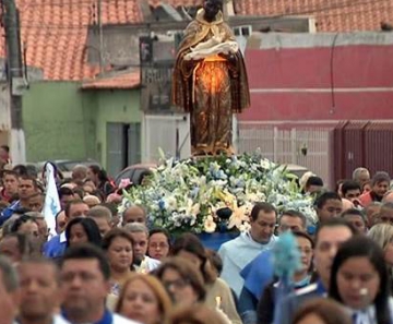 Moradores participaram do encerramento da Festa de São Benedito em Cuiabá. 
