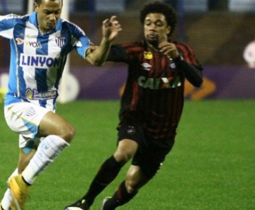 Atlético-PR venceu o Avaí em Florianópolis