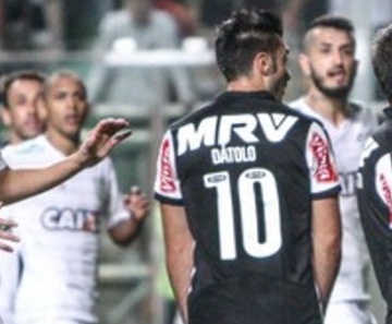 Braian Rodríguez lamenta gol perdido pelo Grêmio contra o Sport