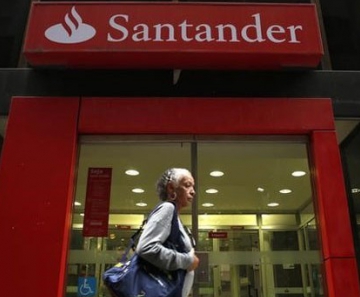 Fachada de agência do banco Santander Brasil 