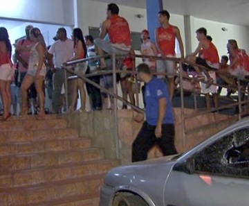 Oito suspeitos foram presos após roubarem mais de 100 pessoas durante micareta em Várzea Grande 