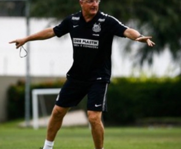 Dorival Júnior, técnico do Santos, fechou os dois treinos antes do clássico 