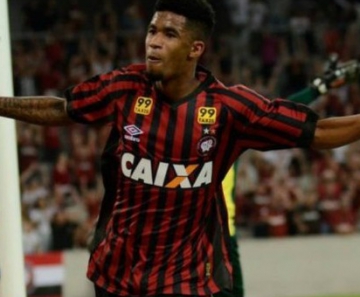 Diante do Goiás, Ewandro anotou o primeiro gol com a camisa do Atlético-PR 