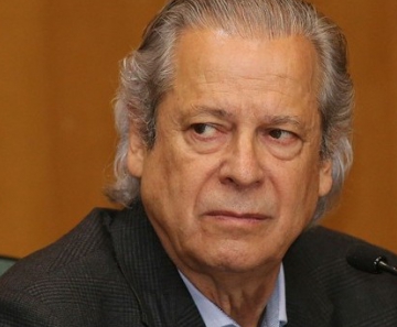 José Dirceu ficou calado na sessão da CPI da Petrobras, em Curitiba, na manhã desta segunda-feira (31) 