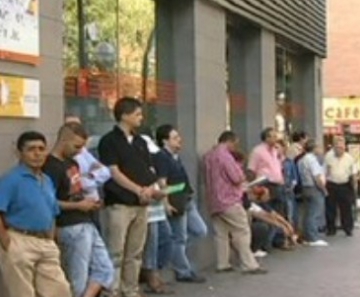 Fila de desempregados na Espanha