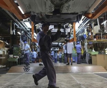 Funcionário em fábrica automotiva em São Bernardo do Campo, em São Paulo.