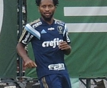Zé Roberto atuou o jogo todo contra o Inter