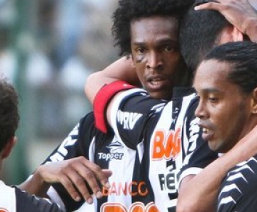 Jô e Ronaldinho faziam parte do time do Galo que fez 72 pontos no Brasileirão de 2012 