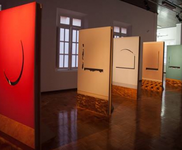 Bienal apresenta 49 obras de 16 artistas de diferentes partes do mundo