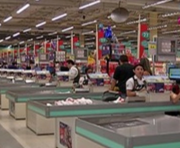 Crise econômica afeta supermercados do Alto Tietê, em SP 