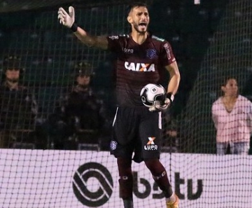 Júnior Oliveira recebeu elogios do técnico do Figueirense após vitória