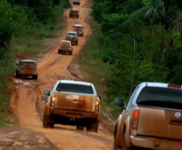 Rodovia estadual MT-322 corta área indígena no norte de Mato Grosso. 