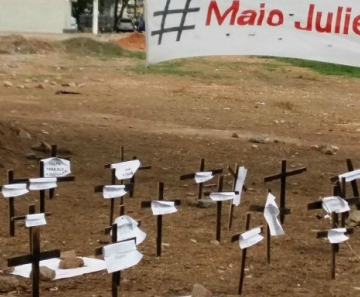Ato em Cuiabá relembra assassinatos de mulheres 