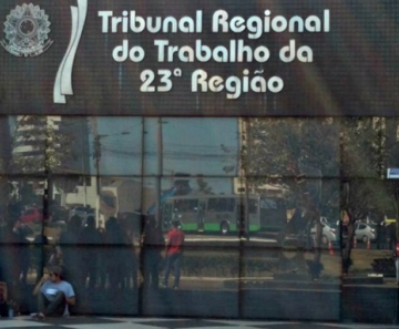 Uma das portarias do Tribunal Regional do Trabalho em Mato Grosso, que foi fechada por falta de pessoal 