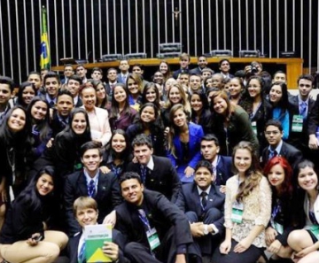 Parlamento juvenil do Mercosul recebe inscrições de estudantes
