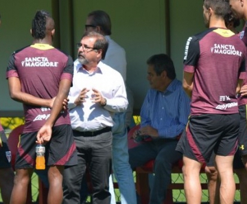 Marco Aurélio Cunha conversa com jogadores do São Paulo 