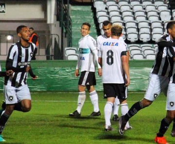Botafogo e Coritiba empataram na semana passada no Couto Pereira