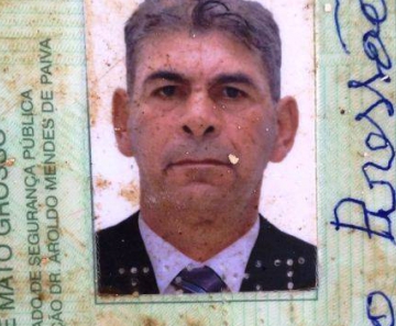 O homem identificado como Amantino Bressão, de 59 anos, foi encontrado morto por volta das 5h na Rua Bérgamo, Bairro Veneza
