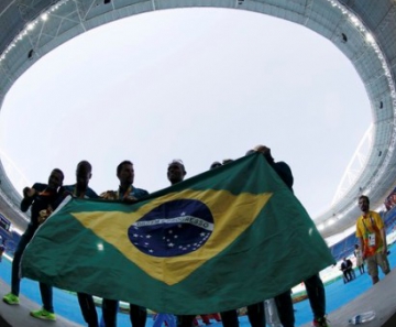 Descrição da imagem: Atletismo brasileiro atrai público para as provas no Engenhão 