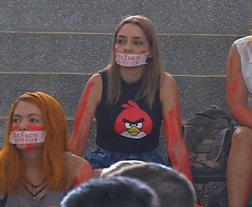 Alunas da UFMT protestaram contra professor que filmou aluna