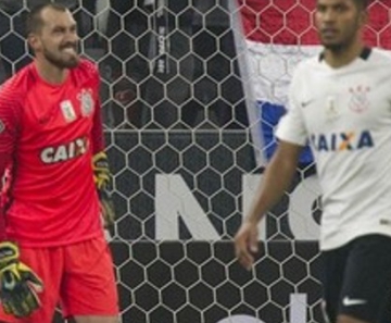 Walter (à esq.) teve boa atuação contra o Cruzeiro na quarta