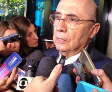 Ministro da Fazenda, Henrique Meirelles, fala a jornalistas em São Paulo 