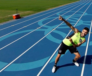 À la Bolt? Pimpão imita comemoração tradicional do homem mais rápido do mundo 