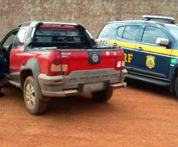PRF recupera veículo roubado que usava placas clonadas