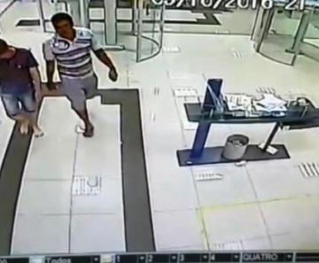 Câmeras de segurança do Banco mostram Vitor sendo obrigado a sacar dinheiro