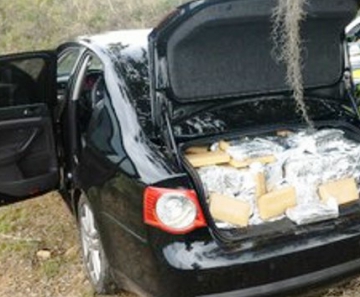 PRF prende homem com 460 quilos de maconha e recupera carro roubado