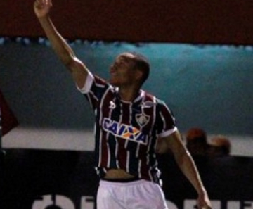 No jogo contra o São Paulo, Flu estampou a marca da Caixa na frente e atrás da camisa 