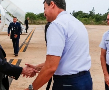 O presidente da República, Michel Temer, ao desembarcar em Brasília após viagem à Índia e ao Japão