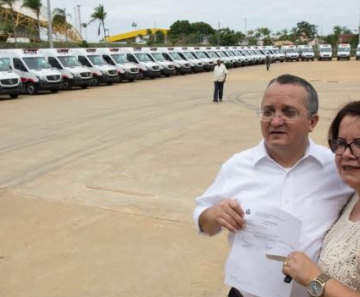 Governo e Assembleia entregam ambulâncias para 66 municípios do interior