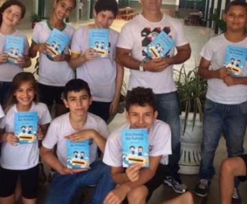 Alunos da Escola Aureliano lançam livro “Escritores do Futuro”