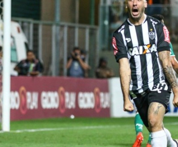 Atacante Lucas Pratto, do Atlético-MG, comemora gol em cima do Palmeiras 