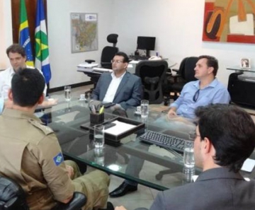 Secretário de Fazenda Gustavo de Oliveira recebeu o prefeito Ari Lafin e secretários