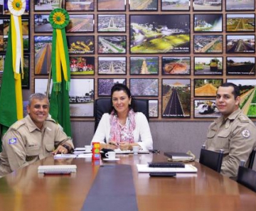 Rosana Martinelli (PR) recebeu o comandante do Comando Regional III do Corpo de Bombeiros e membros da corporação.