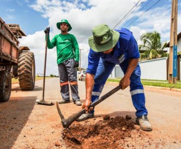 A Secretaria de Obras já iniciou uma ação de recuperação das vias urbanas, com equipes espalhadas pela cidade na operação ‘tapa-buracos’